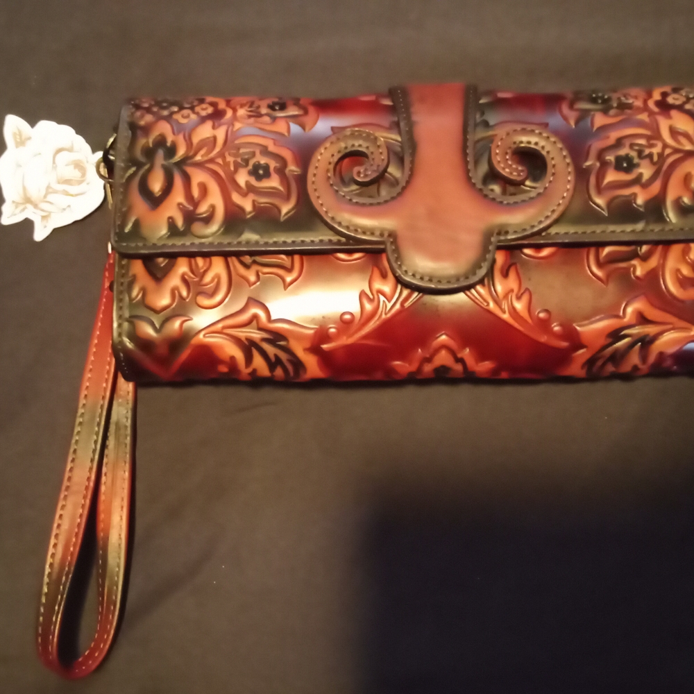 Chic Brown Wristlet Clutch for Stylish Outings